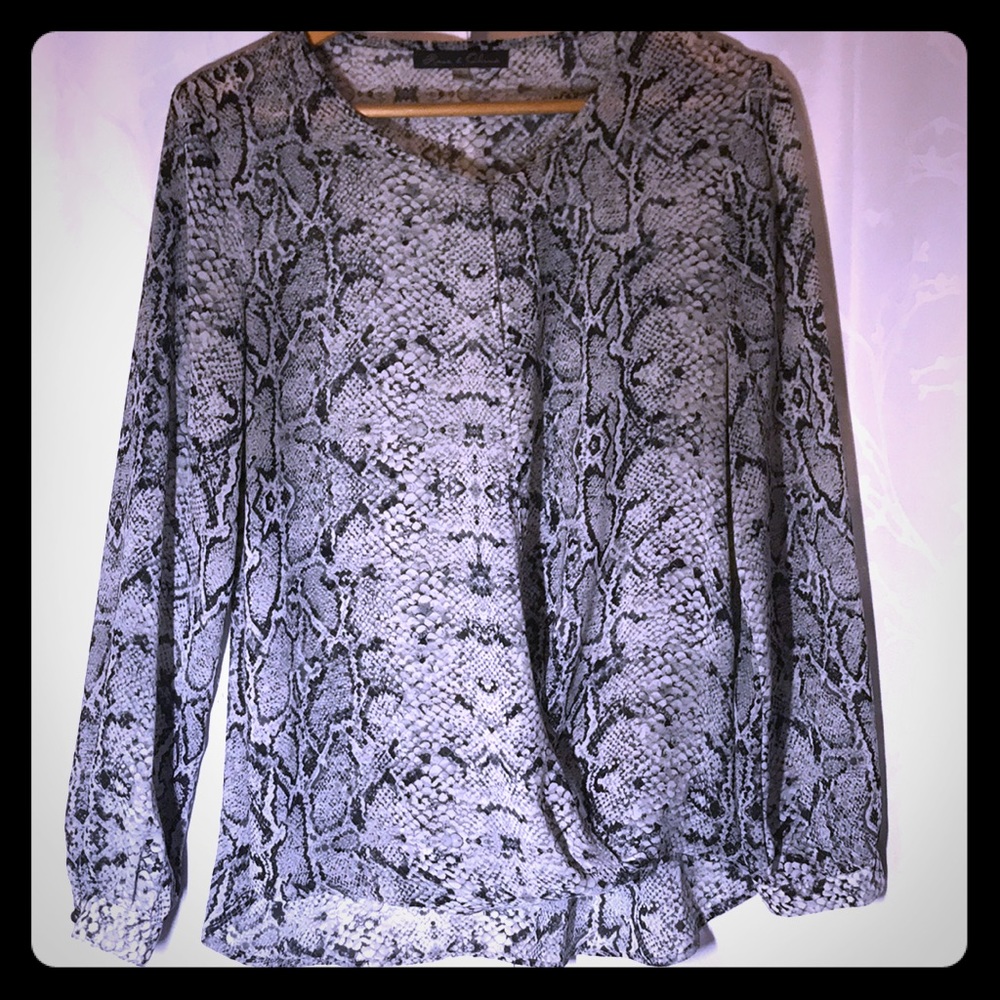 Snake 🐍 skin print blouse